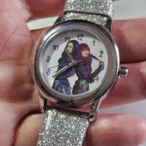 Disney Descendants Silver Tone Shiny Leather Band Watch 8 Inch New Without Tags VINTAGE DISNEY QUARTZ WATCH WOMENS CINDERELLA SILVER TONE  main image 2